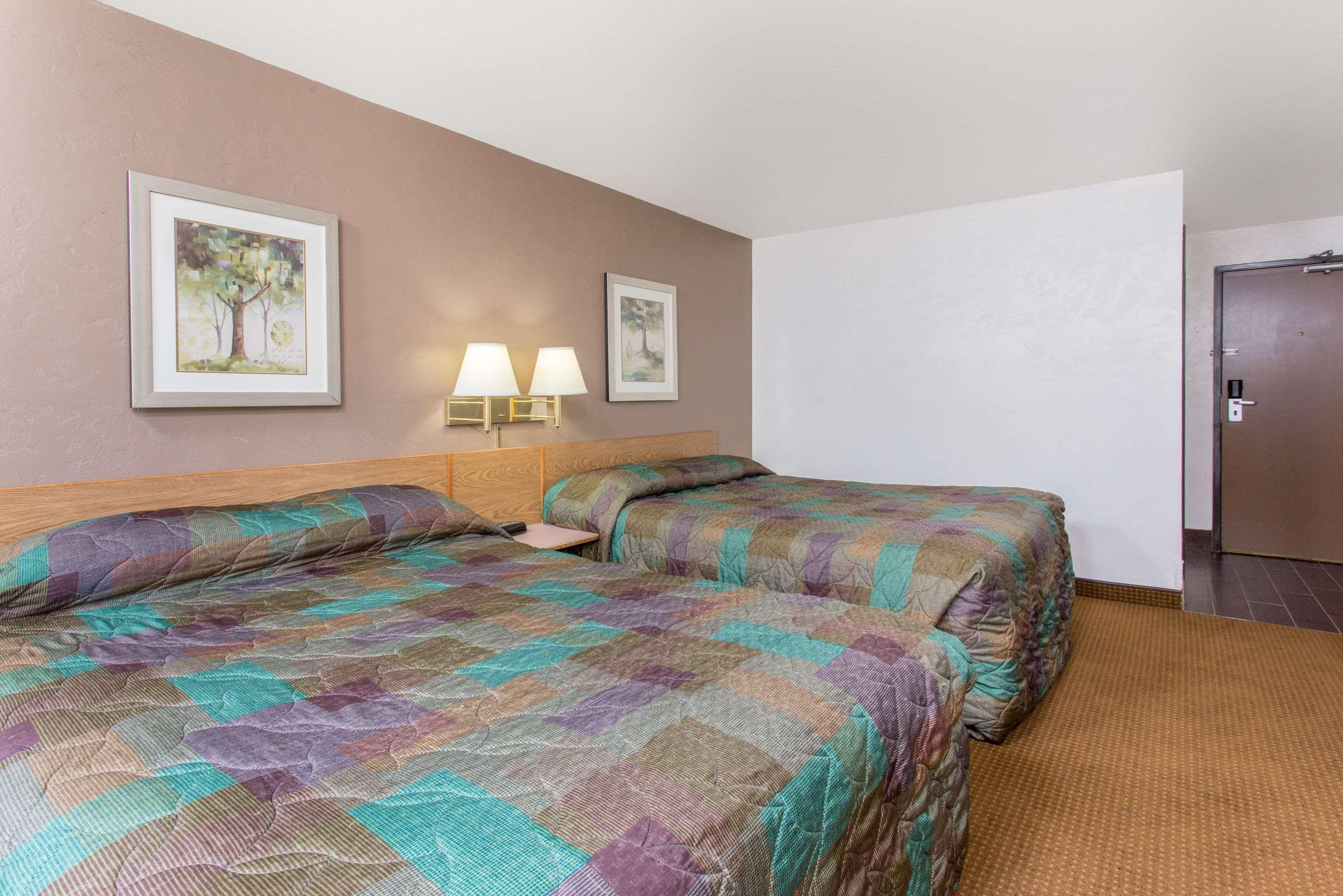 Super 8 By Wyndham Lacey Olympia Area Экстерьер фото