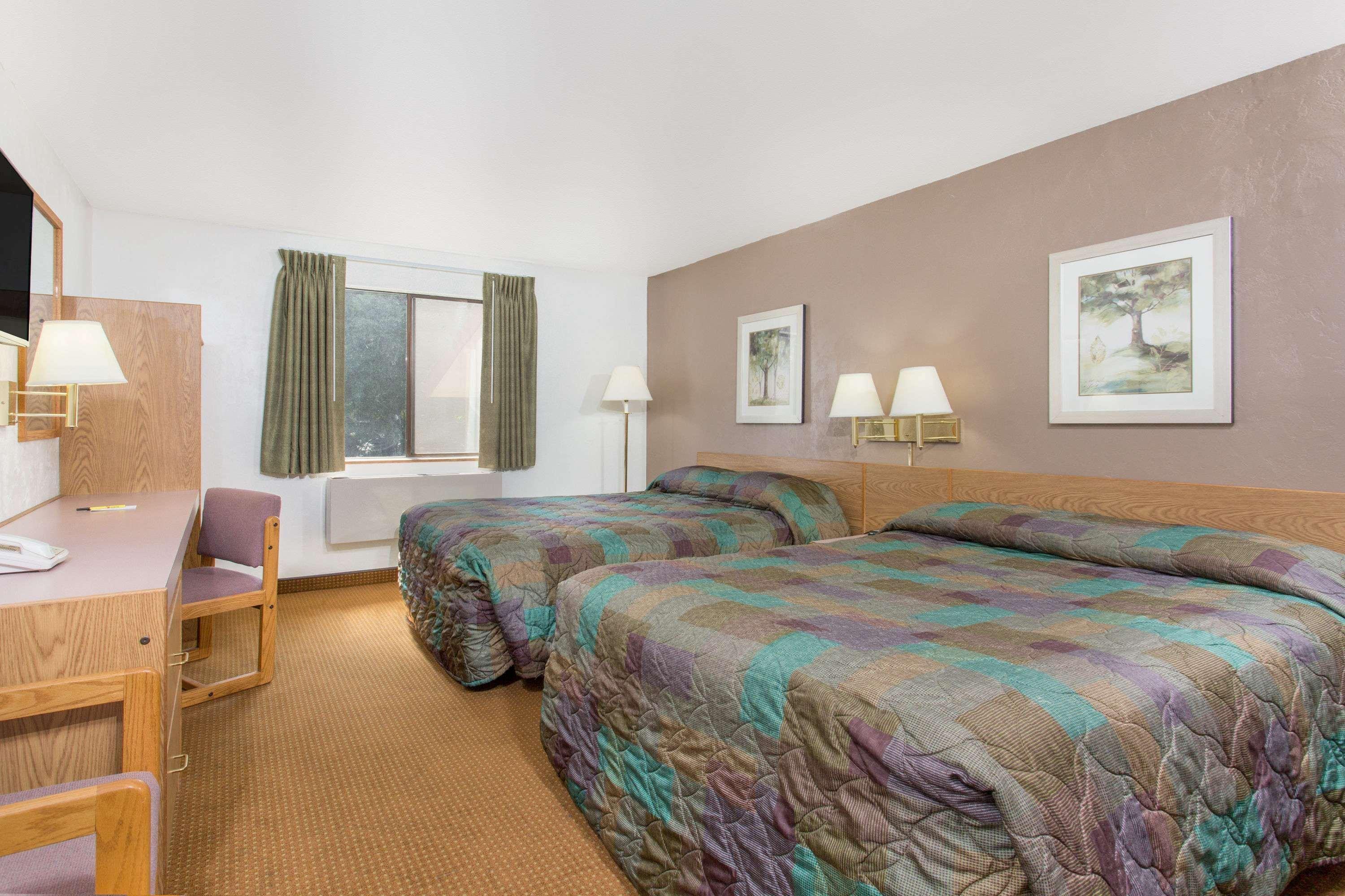 Super 8 By Wyndham Lacey Olympia Area Экстерьер фото