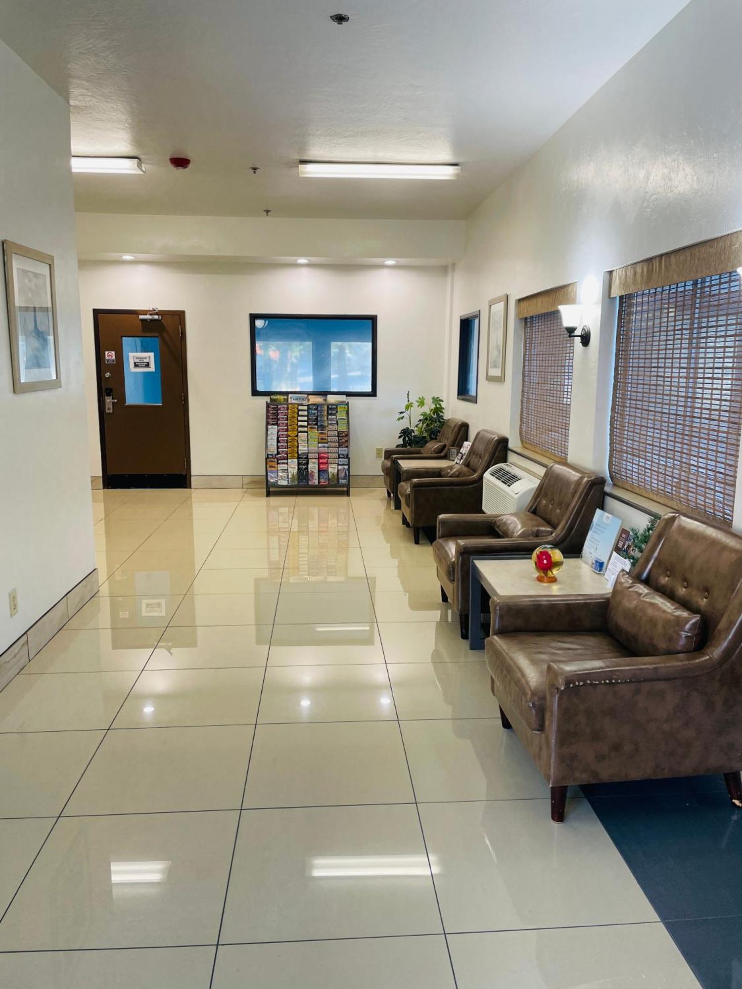 Super 8 By Wyndham Lacey Olympia Area Экстерьер фото