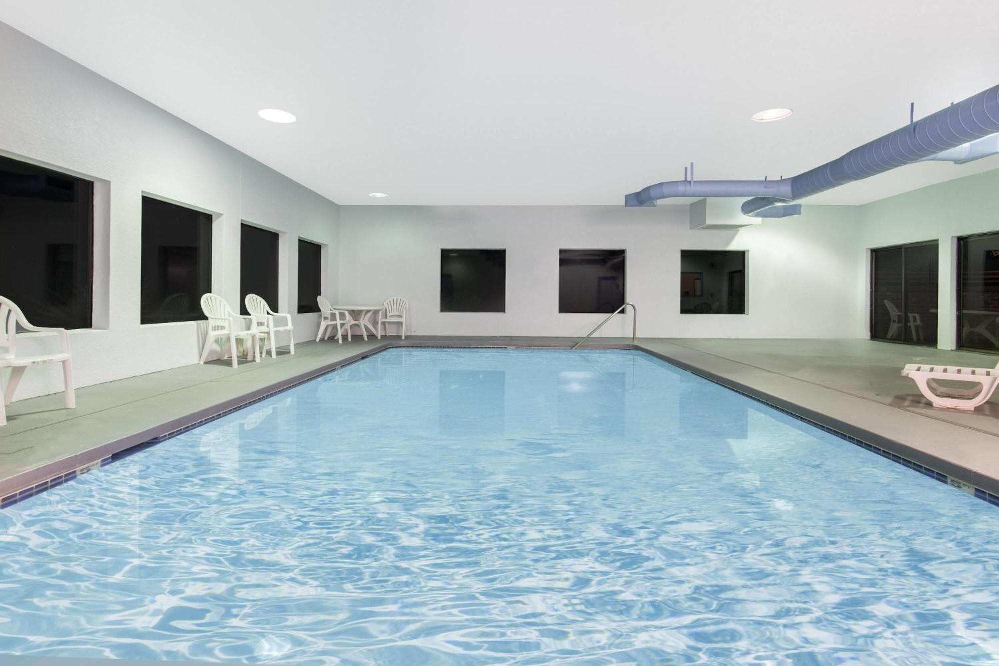 Super 8 By Wyndham Lacey Olympia Area Экстерьер фото